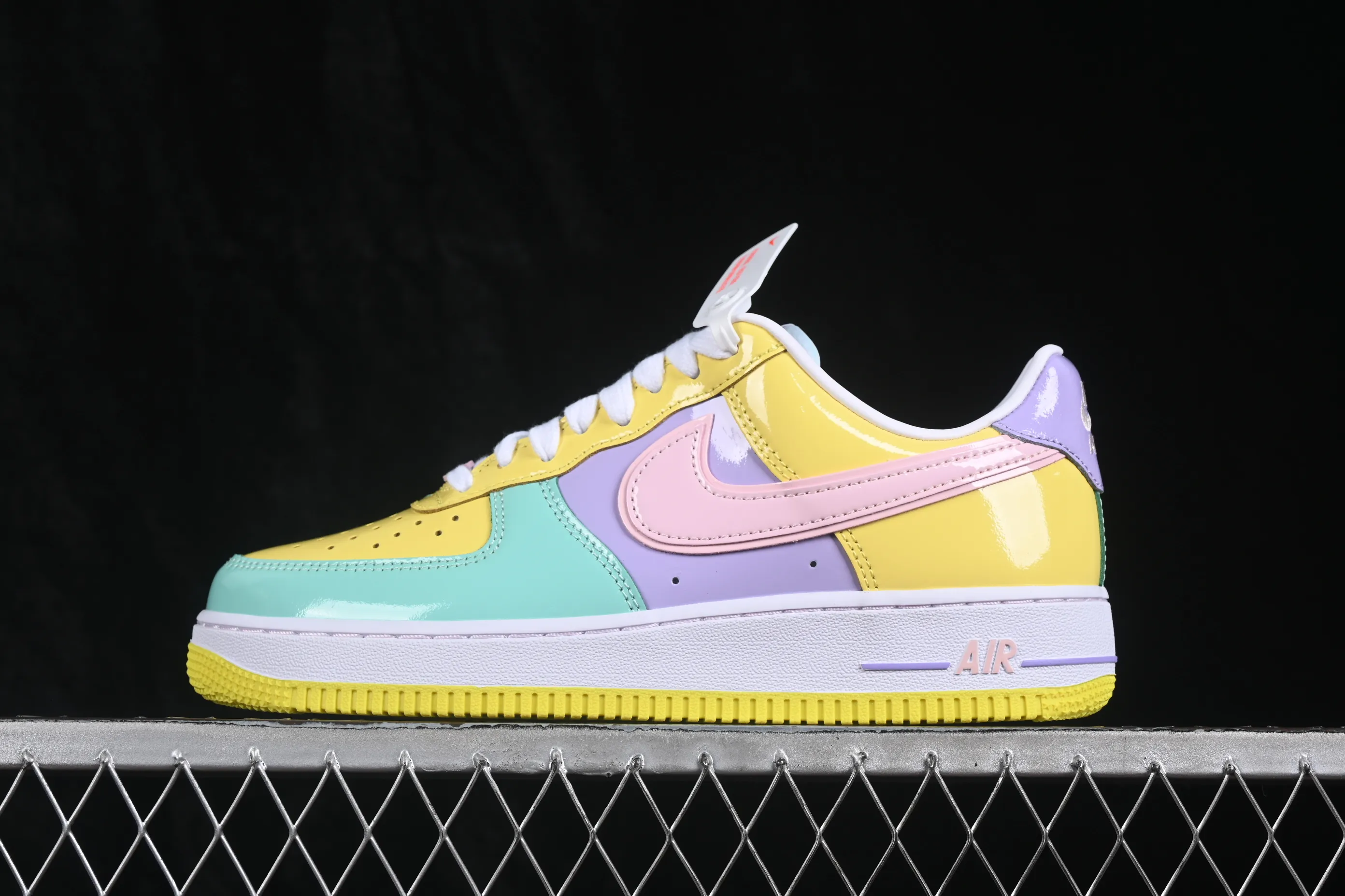 All categories Nk Air Force 1 Air Force series Nk Air Force 1 Low Air Force low-top Nike Air Force 1'07 Low patent leather color matching Air Force 1 low-top casual sneakers IQ9706-701
